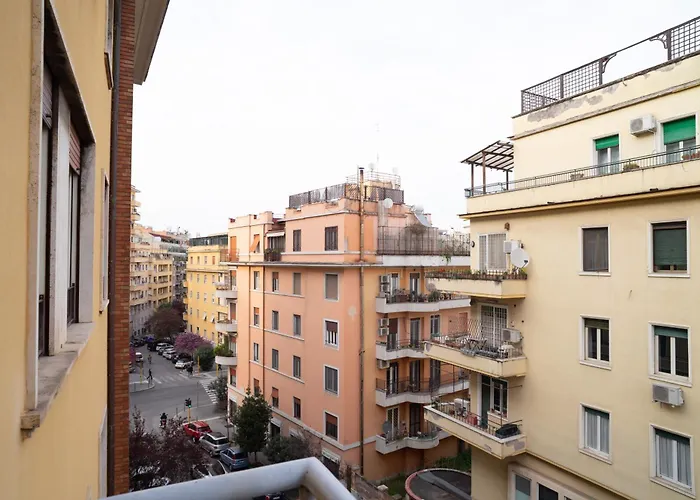 Modern And One-bedroom, 10 Min From Colosseum Apartment